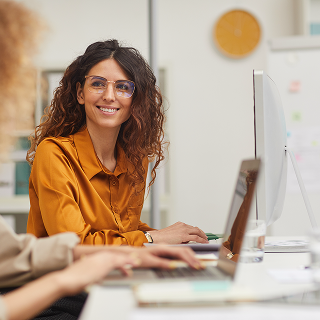 woman-typing-on-computer